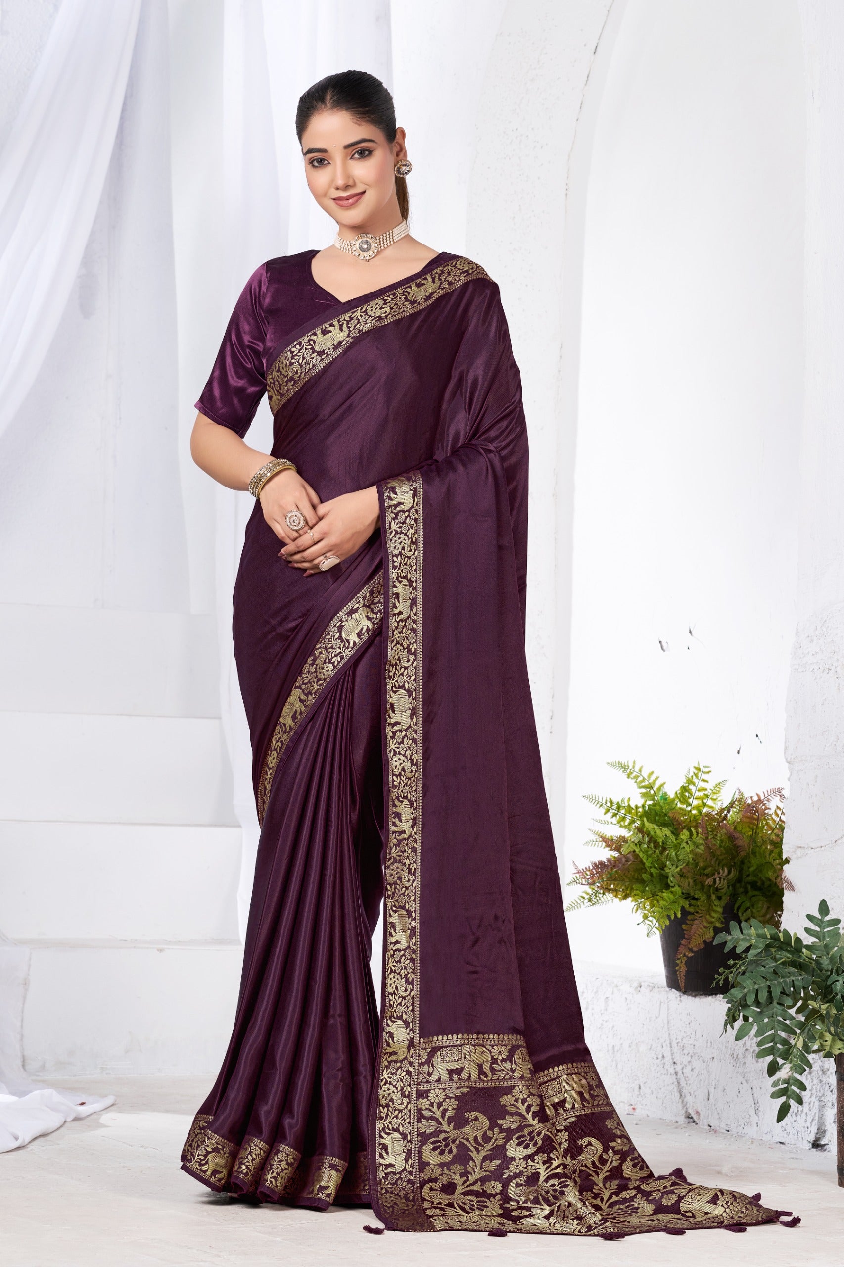 682002 ट्रेंडिंग अजरख प्रिंट इटैलियन क्रेप सिल्क साड़ी 