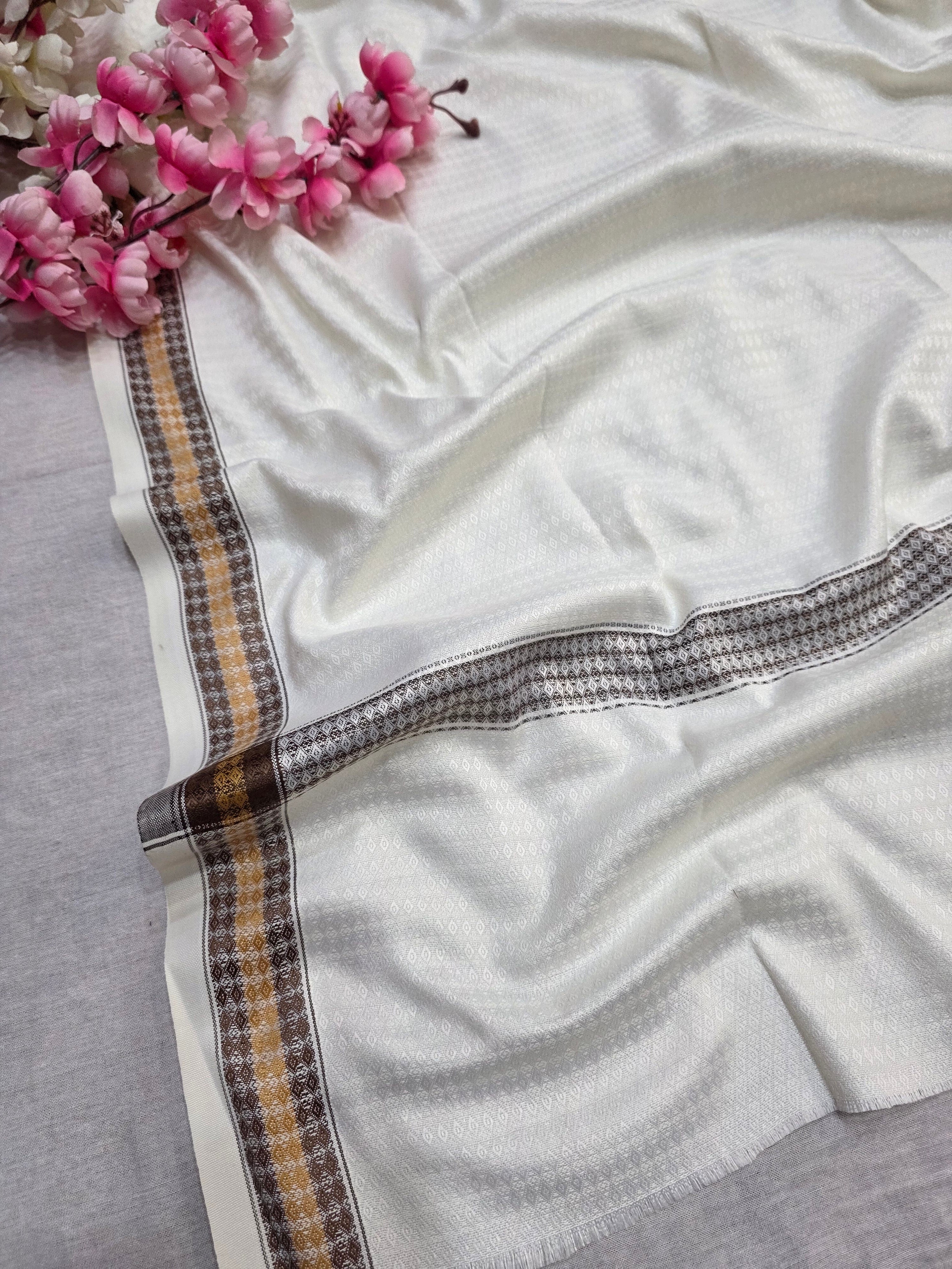 10401 Very Soft and Worm Woolen Shawl - Cream