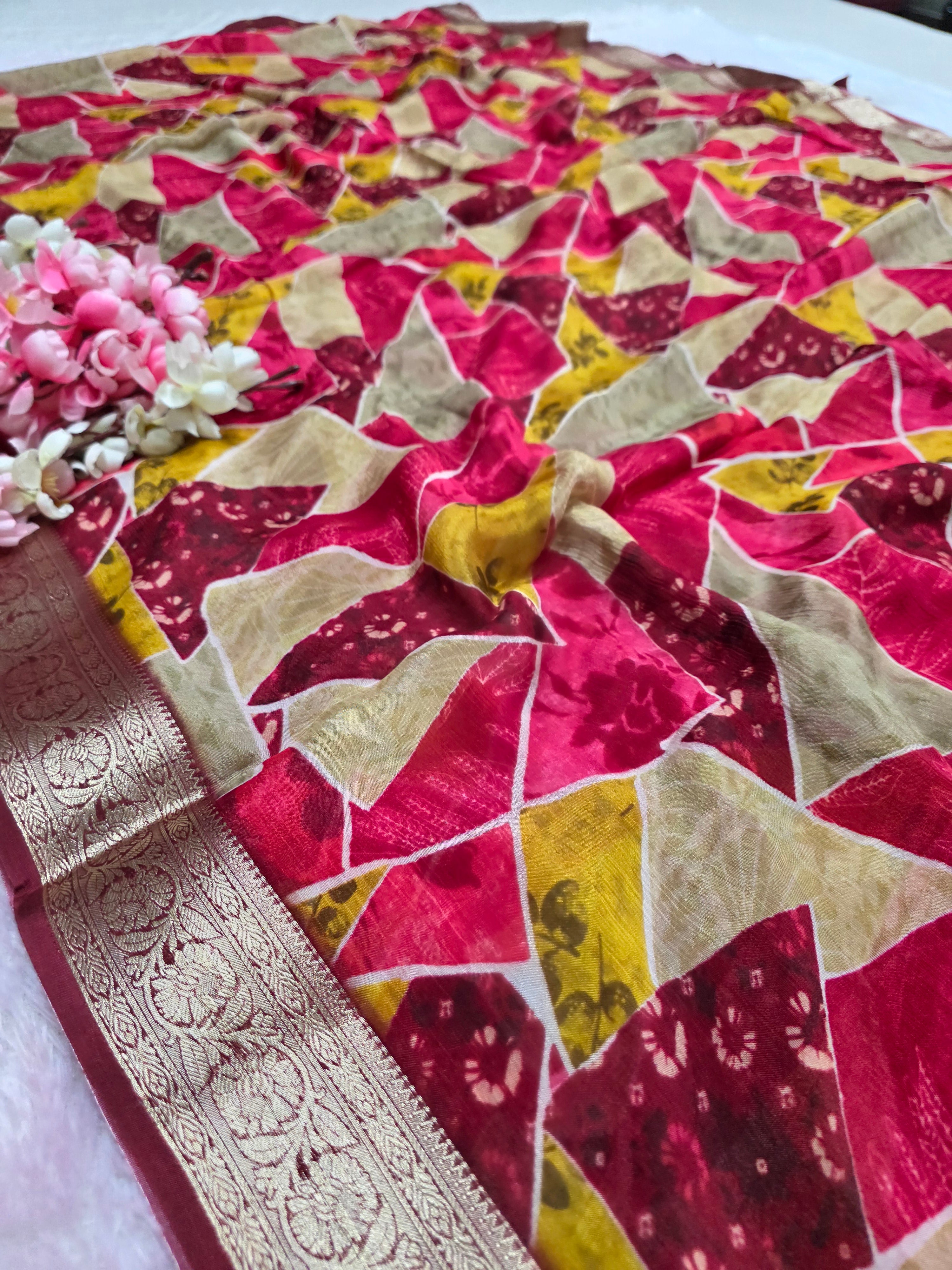 CA0711 chinon silk traingle print red saree