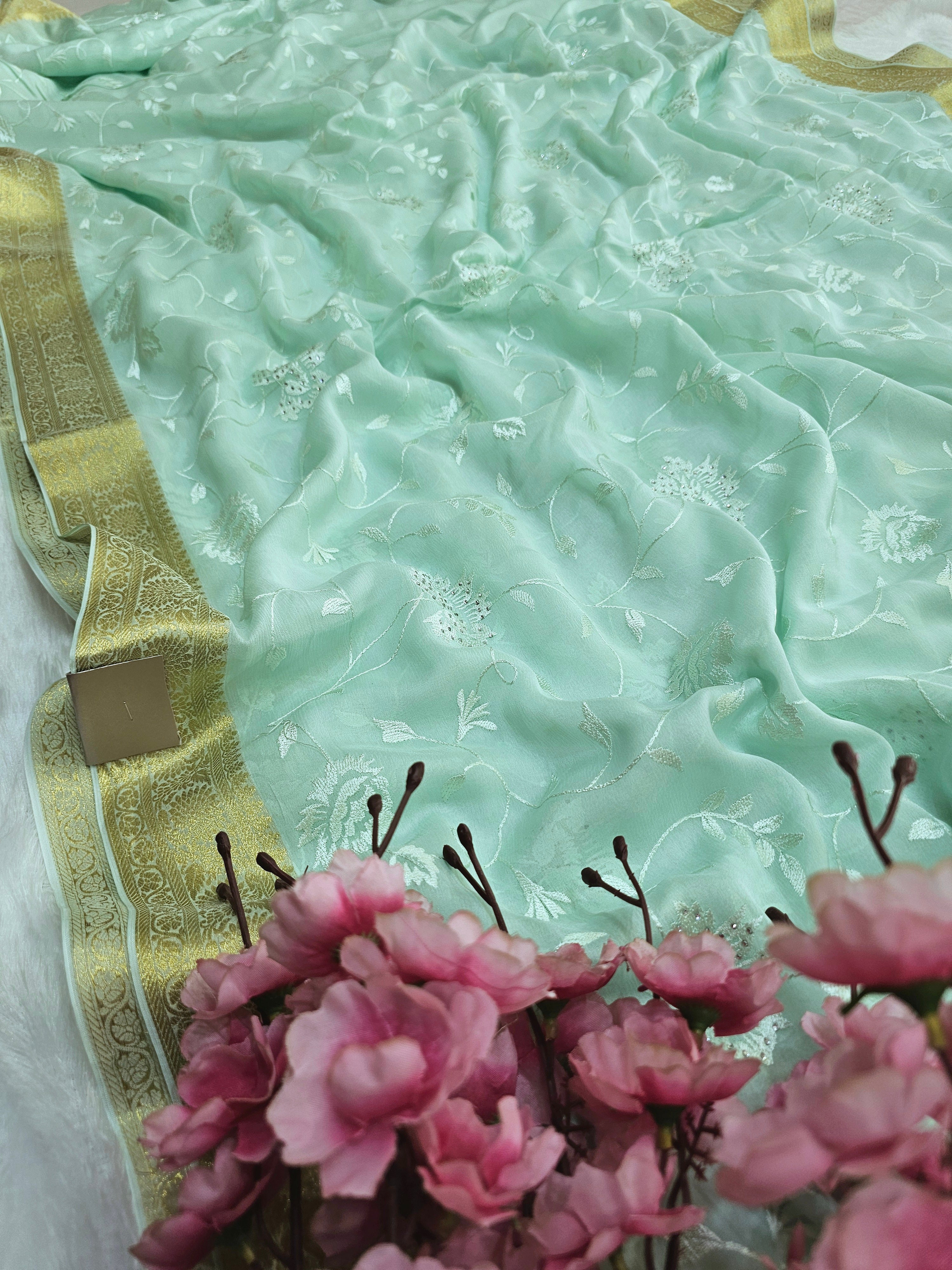 782021 Pure Diamond Chiffon Saree With Resham Embroidery and Kolkata Zari Border (148002)