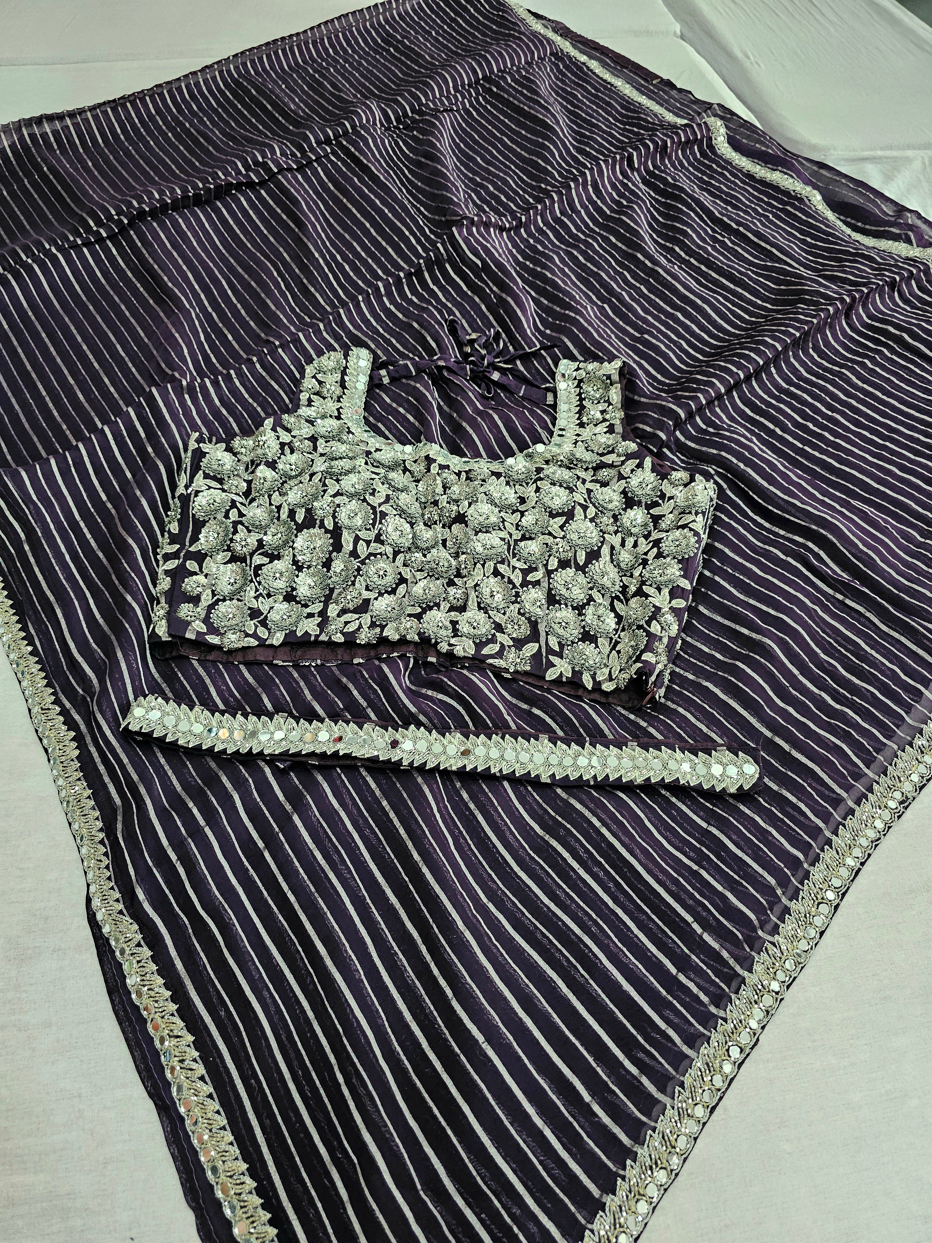 शुद्ध ऑर्गेना पार्टी वियर साड़ी हेवी स्टिच्ड ब्लाउज और डिजाइनर हैंडवर्क बेल्ट के साथ 139005