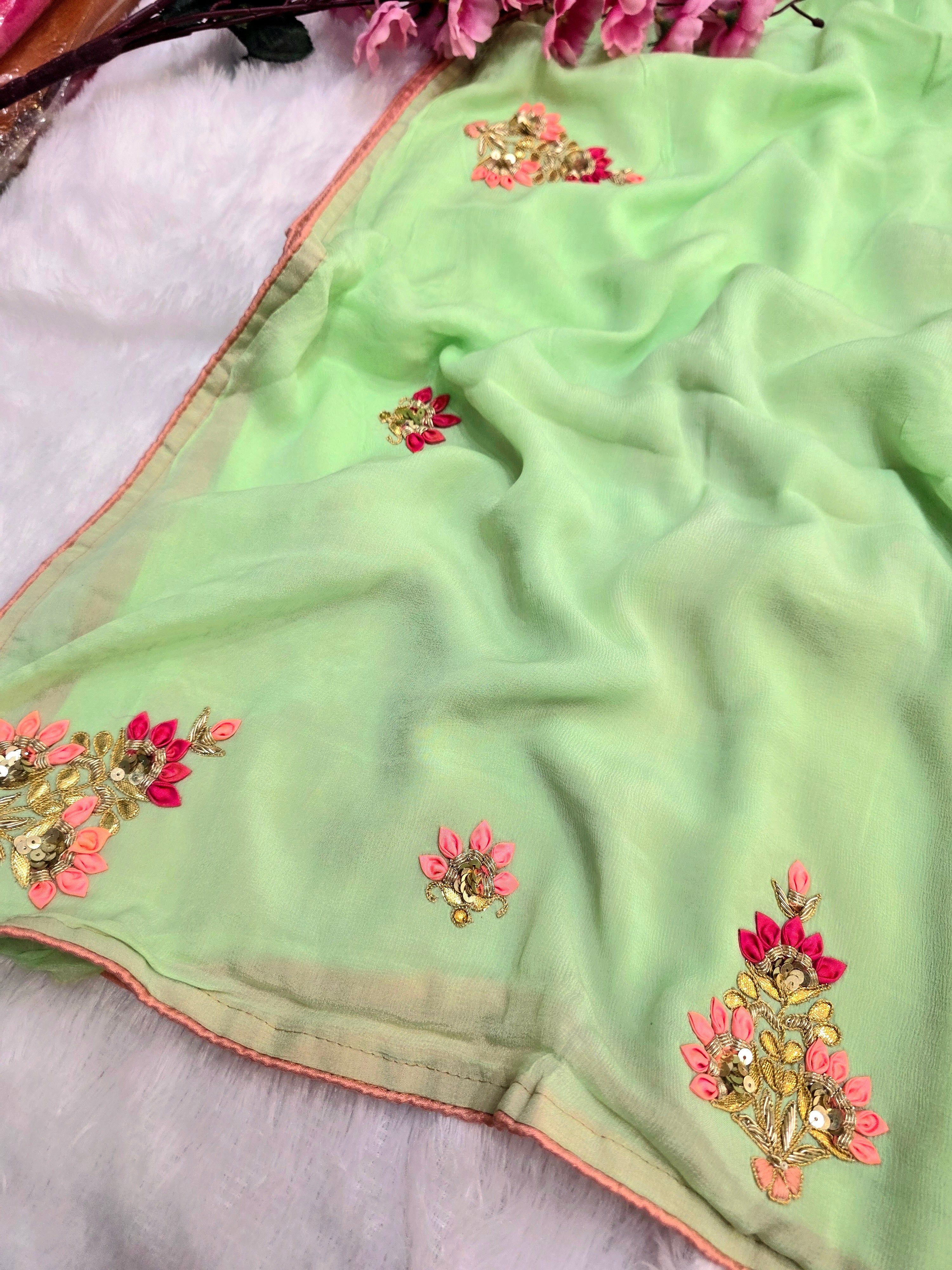 157001 शुद्ध रूसी सिल्क पार्टी वियर डिजाइनर साड़ी भारी कटदाना काम के साथ 