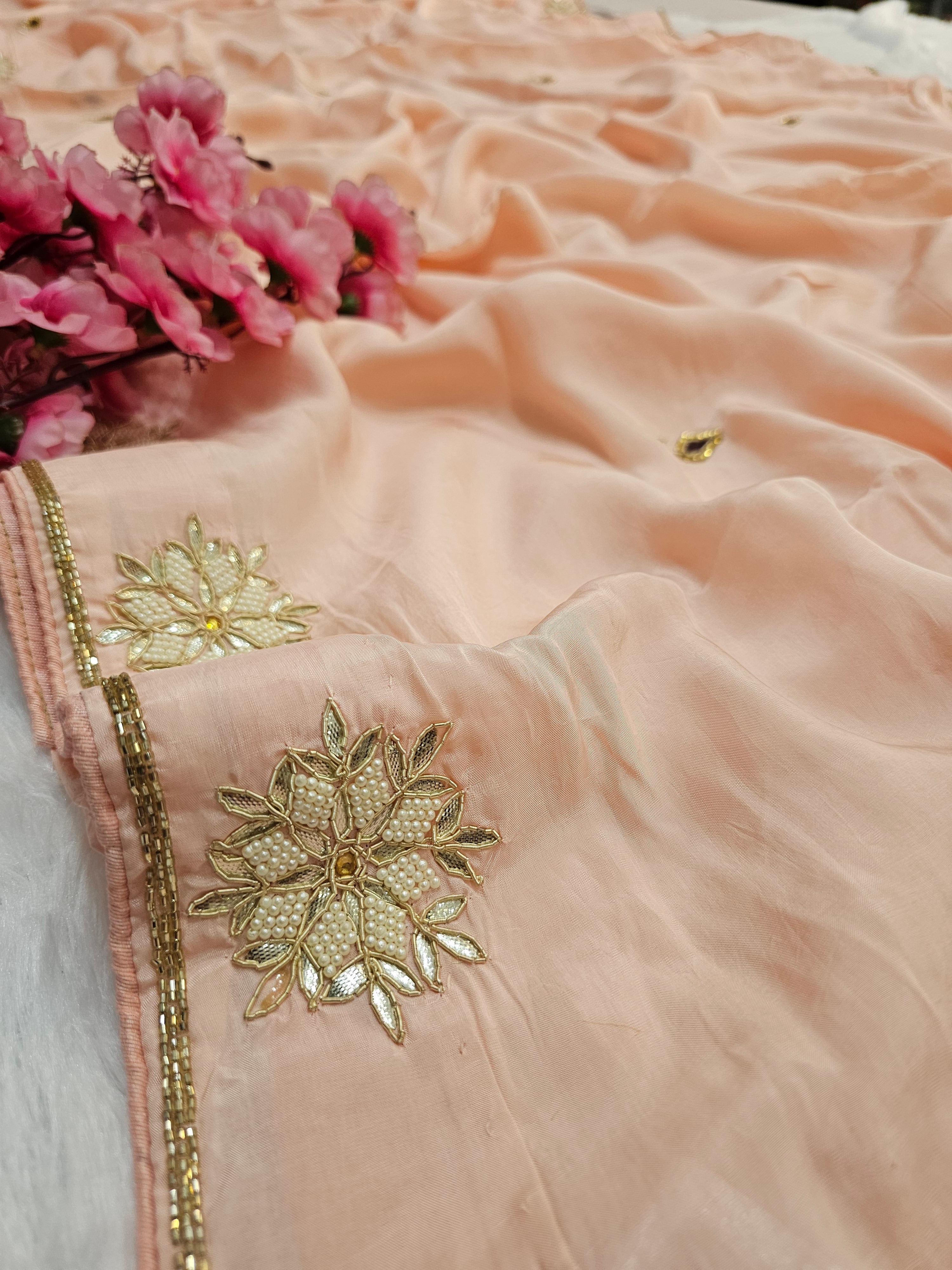 157001 शुद्ध रूसी सिल्क पार्टी वियर डिजाइनर साड़ी भारी कटदाना काम के साथ 