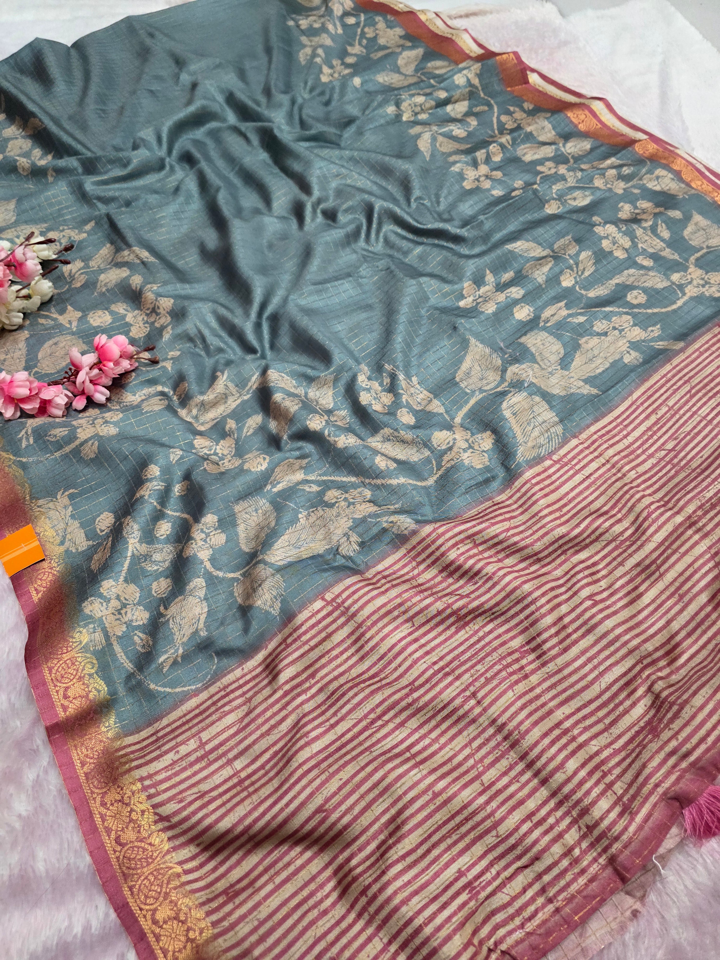शुद्ध टसर सिल्क हाथ से बनी लेहरिया साड़ी प्रीमियम गोटापट्टी वर्क के साथ - 8837