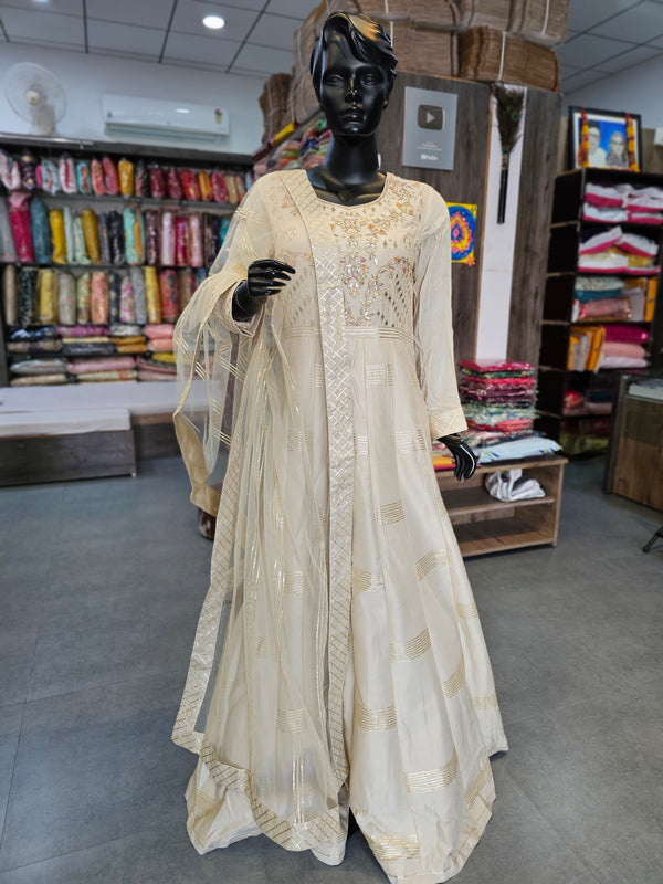 1662 प्रीमियम गज्जी सिल्क बंधनी शेडेड गाउन गज्जी सिल्क दुपट्टे के साथ 