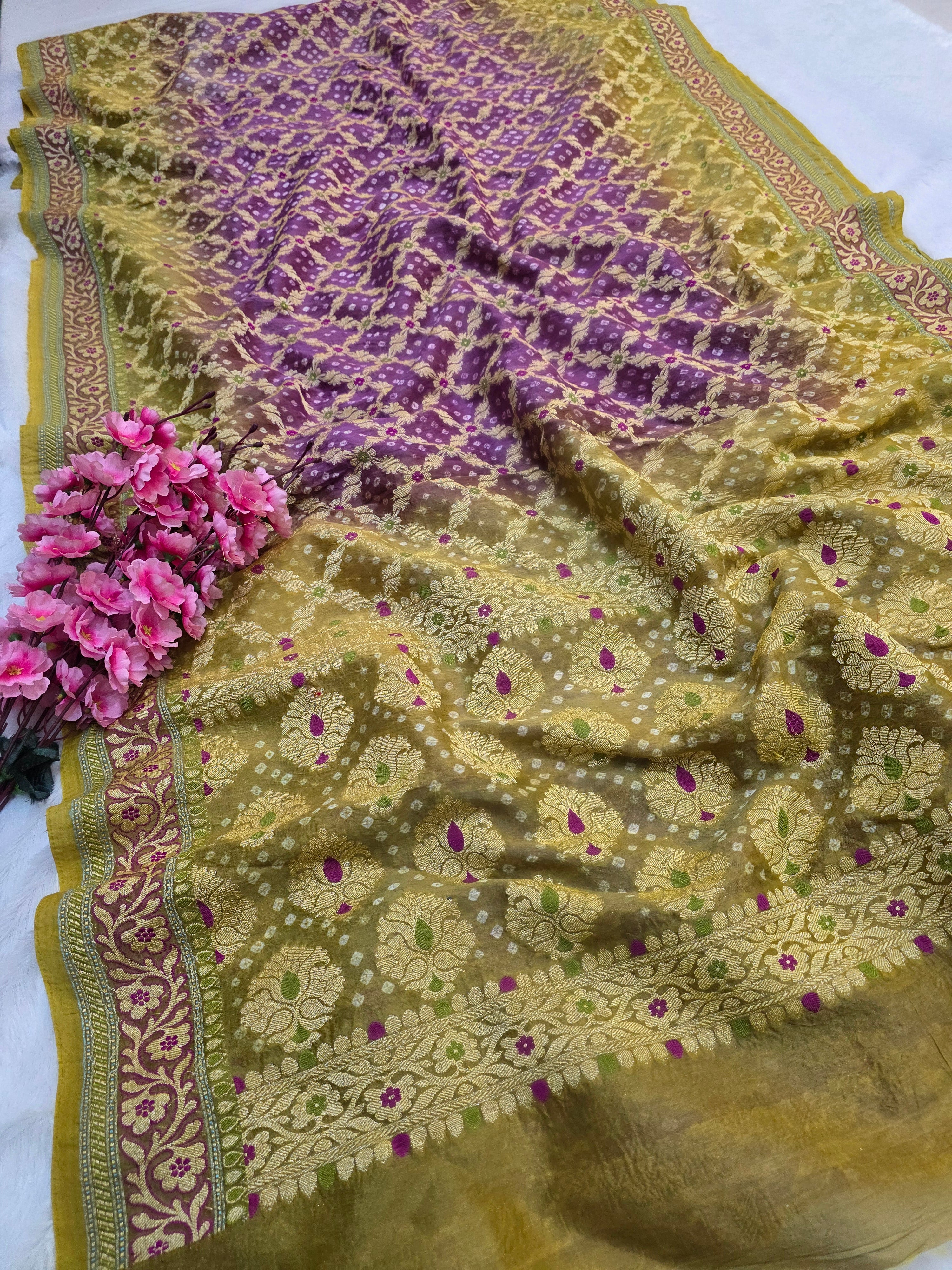 683007 रॉयल राजस्थानी गज्जी सिल्क मल्टी कलर राजस्थानी बंधनी साड़ी गोटा और ज़री वर्क के साथ