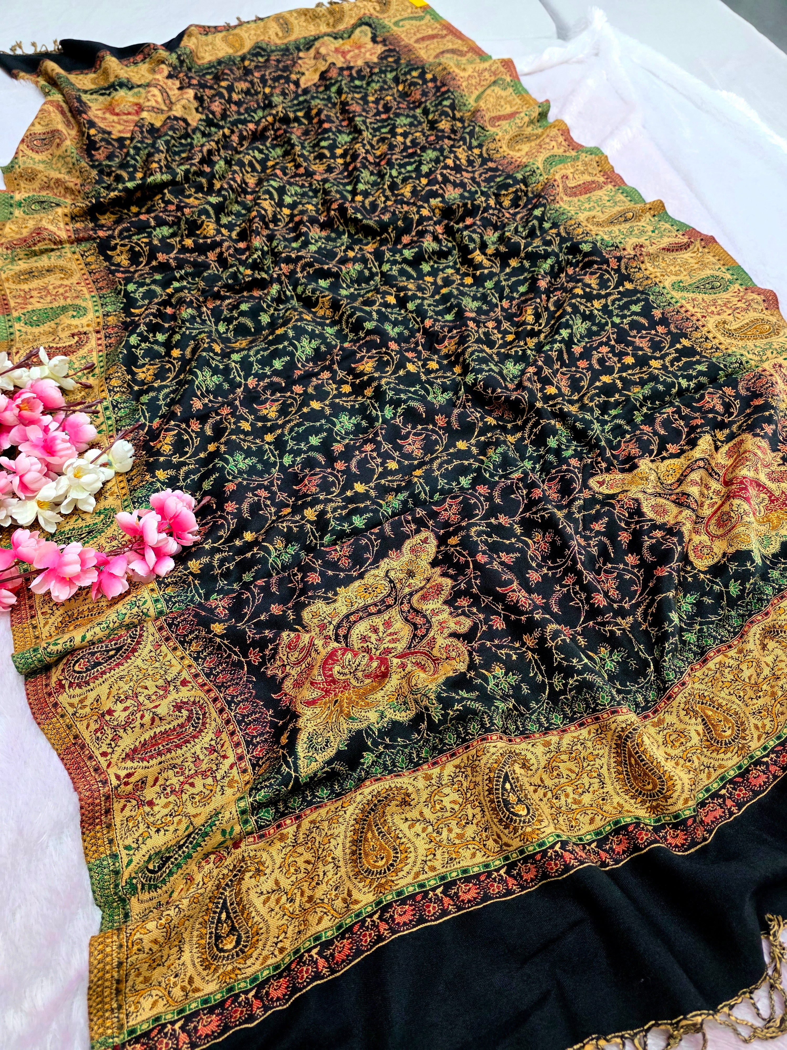 10404 Very Soft and Worm Woolen Pashmina Shawl