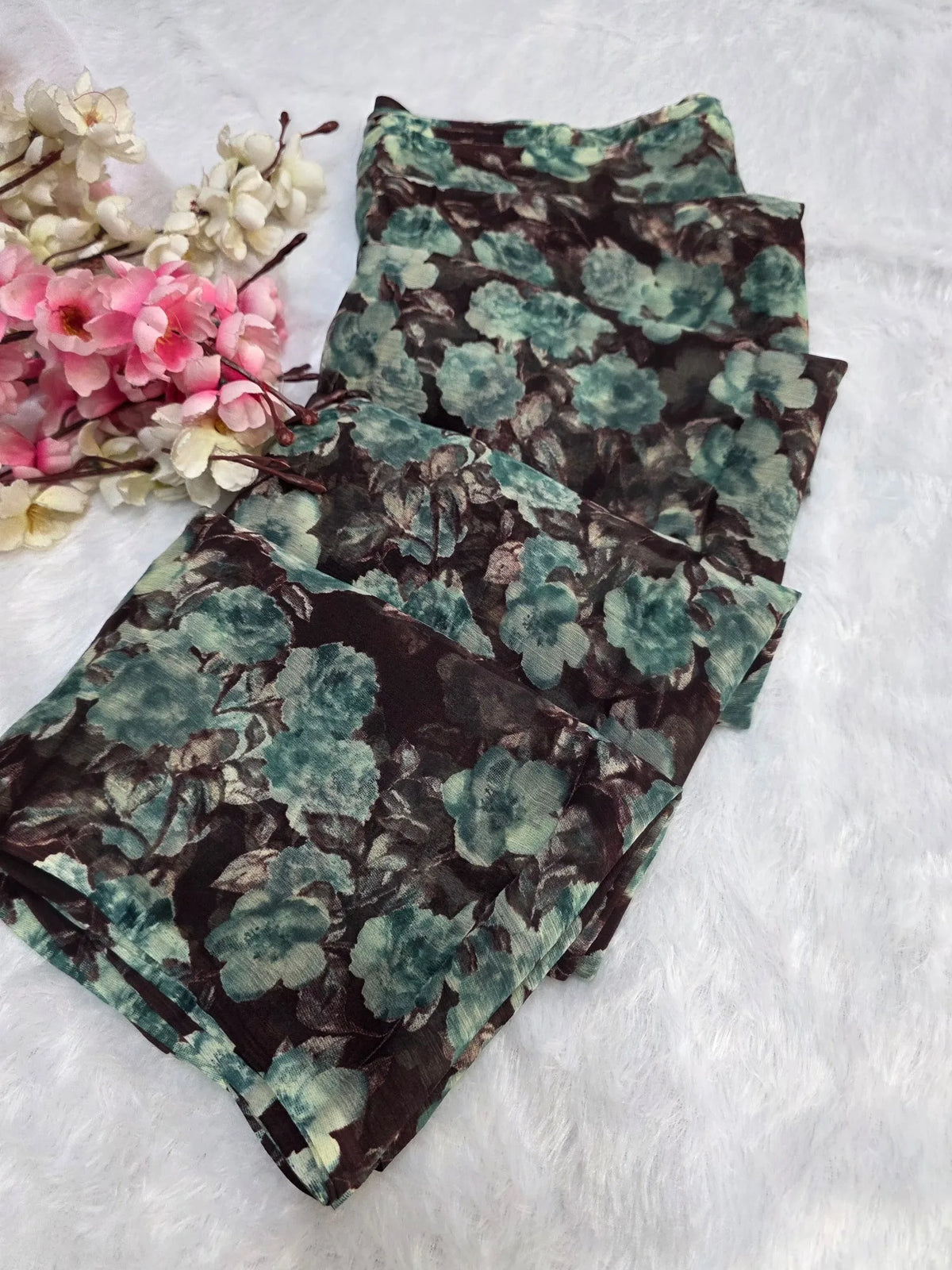 CA1031 Lightweight Elegant Semi Chiffon Flower Print Saree - Wine