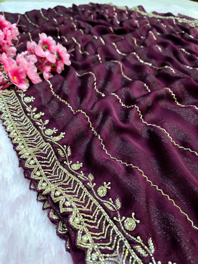 525003 फैंसी पार्टी वियर साड़ी बॉर्डर पर हैवी हैंडवर्क और डिज़ाइनर हैवी ब्लाउज़ के साथ - पर्पल