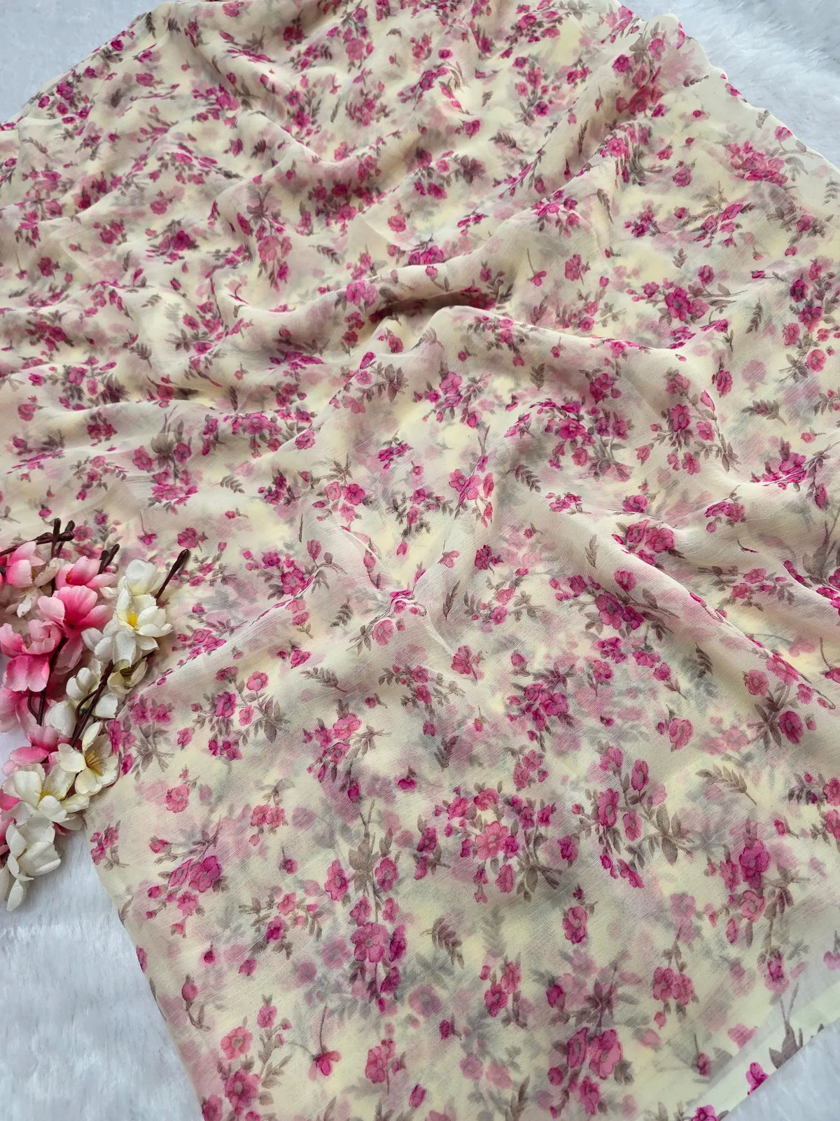 CA1466 Lightweight Elegant Semi Chiffon Flower Print Saree - Pink