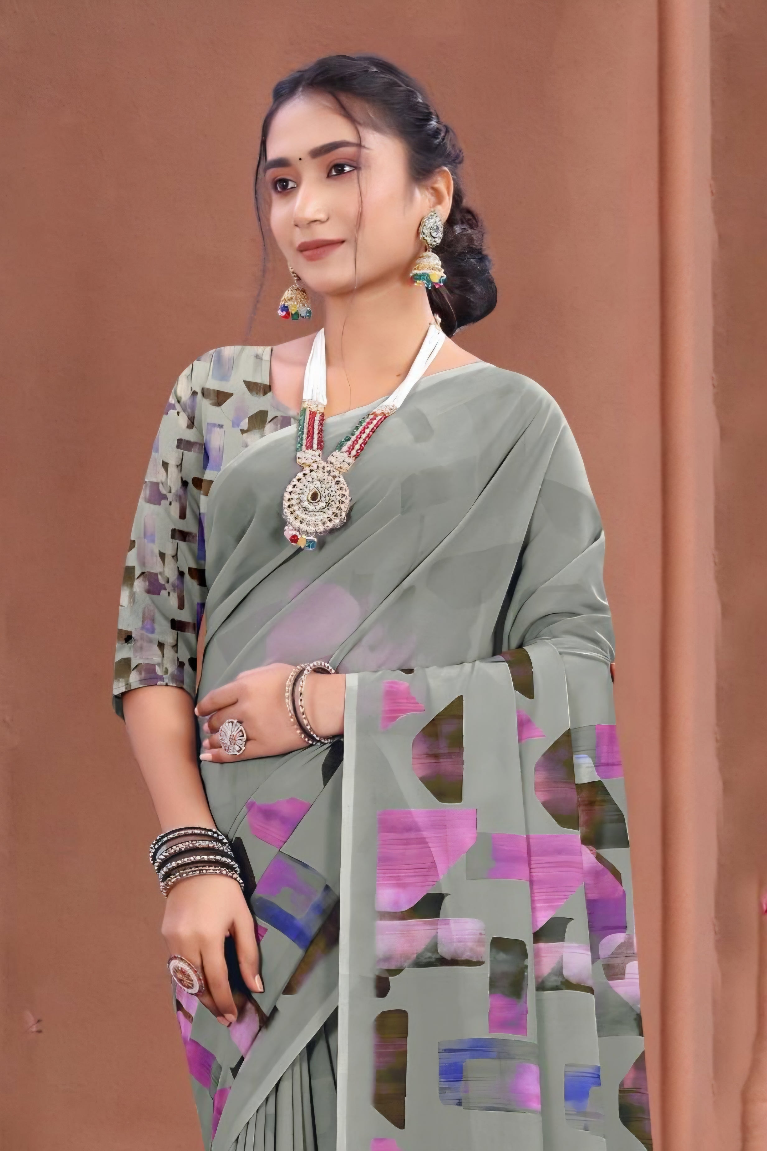 695012 डिजिटल फ्लावर प्रिंट जॉर्जेट क्रेप साड़ी