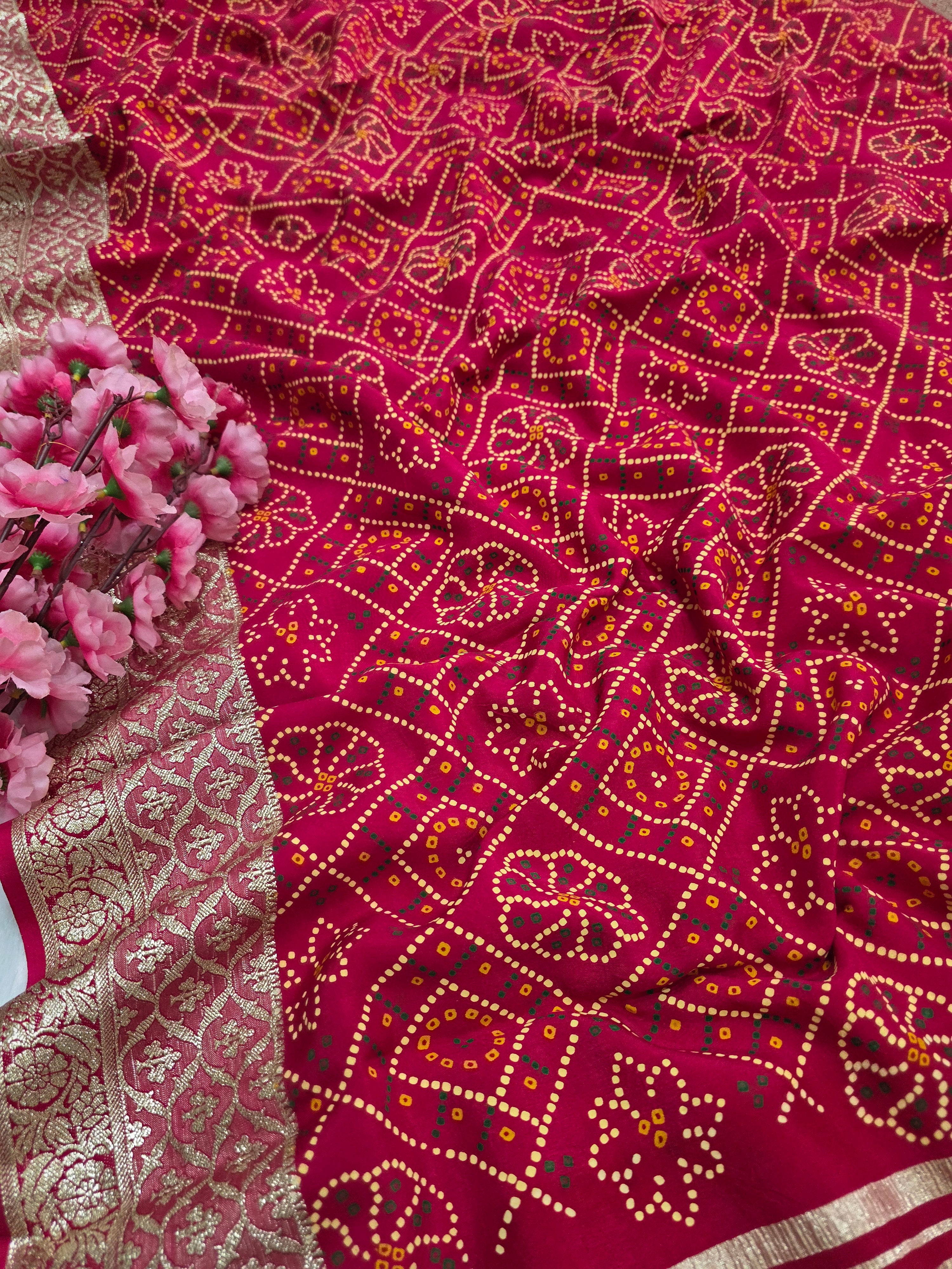 500007 बनारसी ज़री बुनाई कार्य के साथ बंधनी साड़ी - रानी 347002