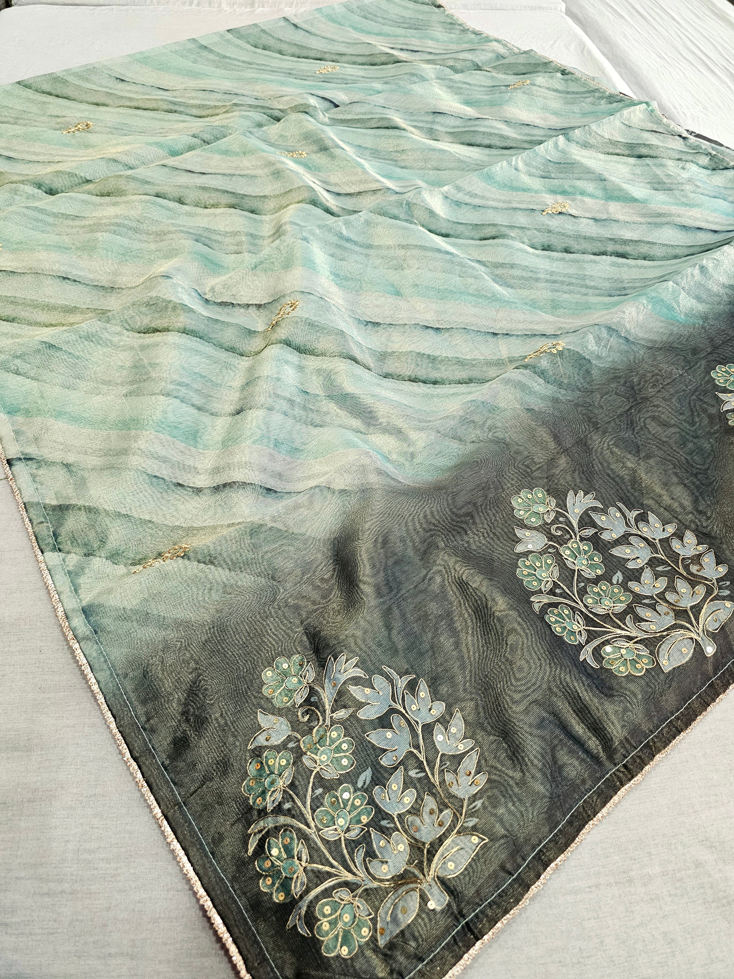 479005 डिज़ाइनर पार्टी वियर शेडेड लहरिया ज़री वर्क के साथ - हरा 1124 