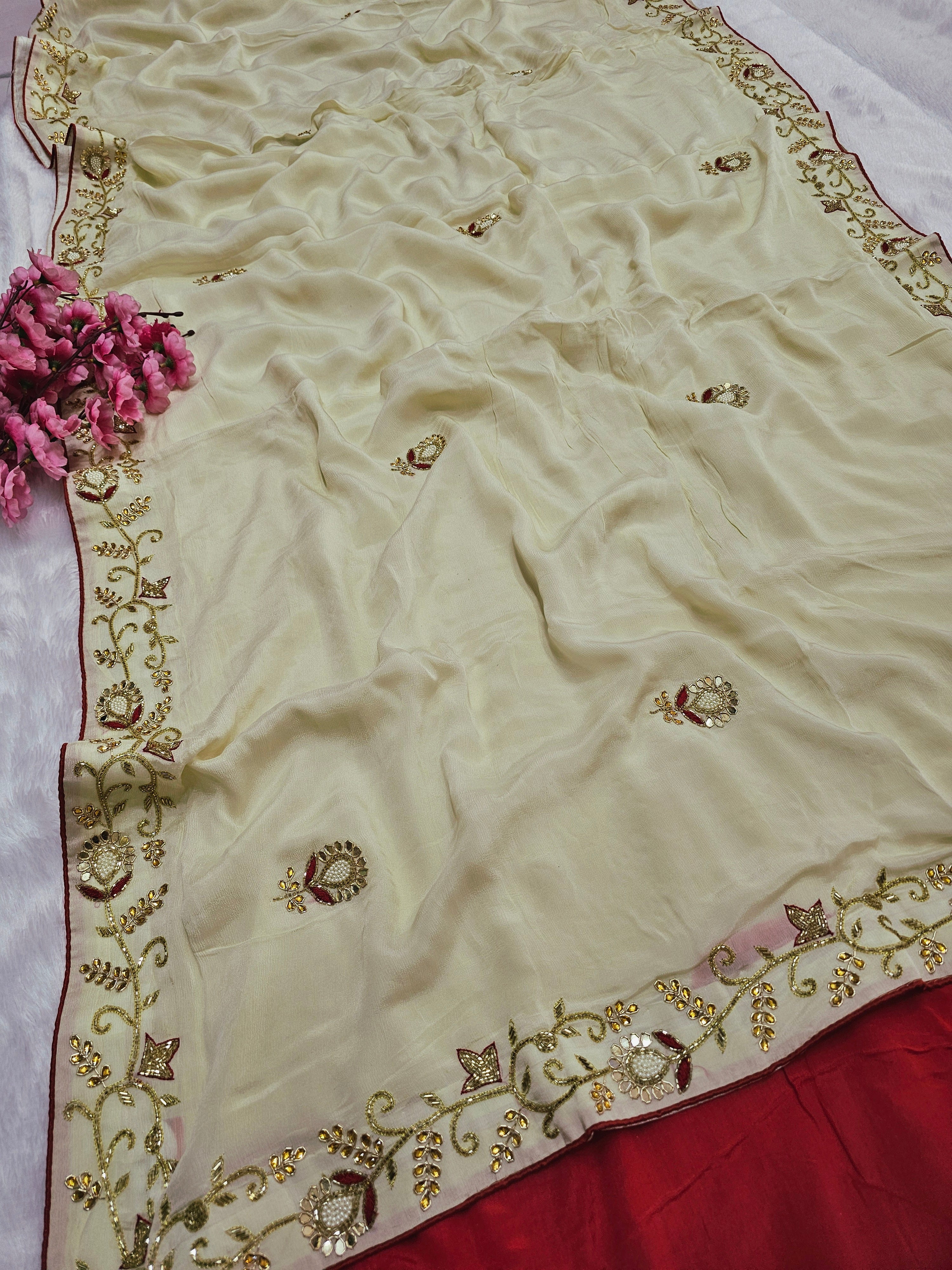 157001 शुद्ध रूसी सिल्क पार्टी वियर डिजाइनर साड़ी भारी कटदाना काम के साथ 