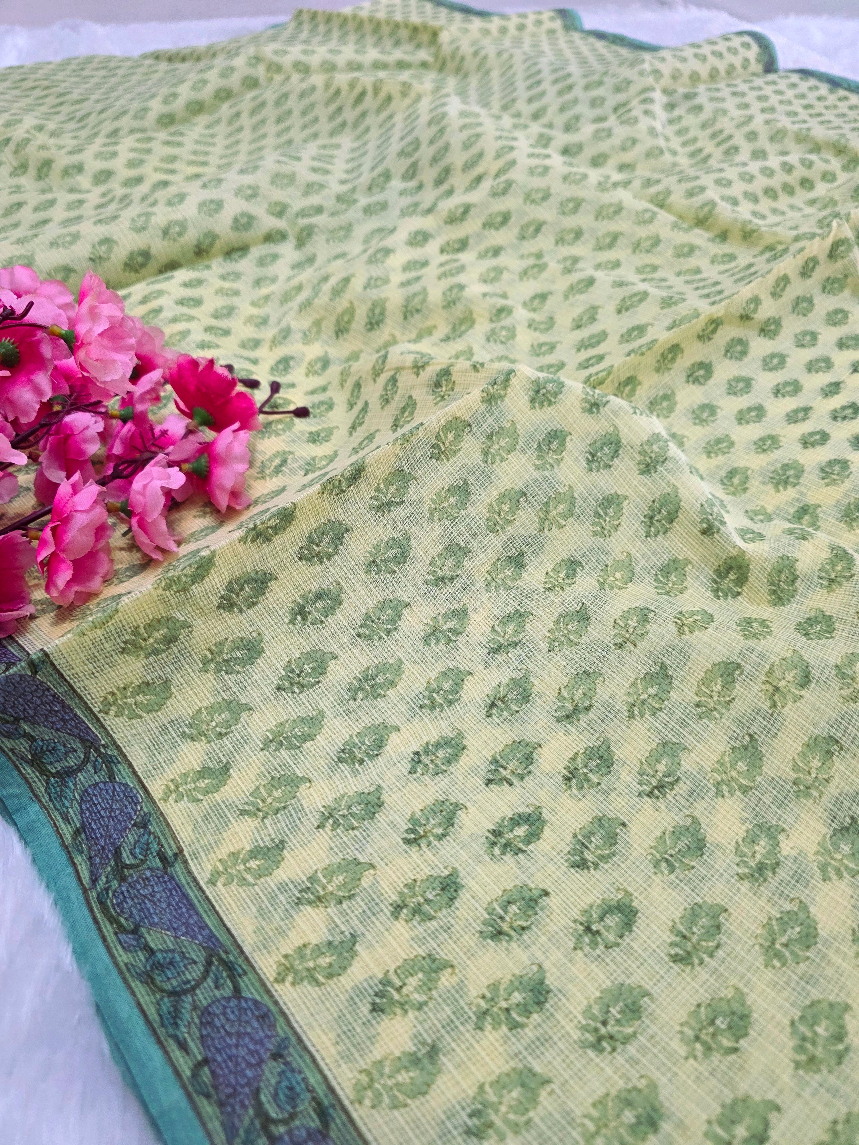 595002 शुद्ध कोटा डोरिया हैंडब्लॉक्ड प्रिंटेड साड़ी 