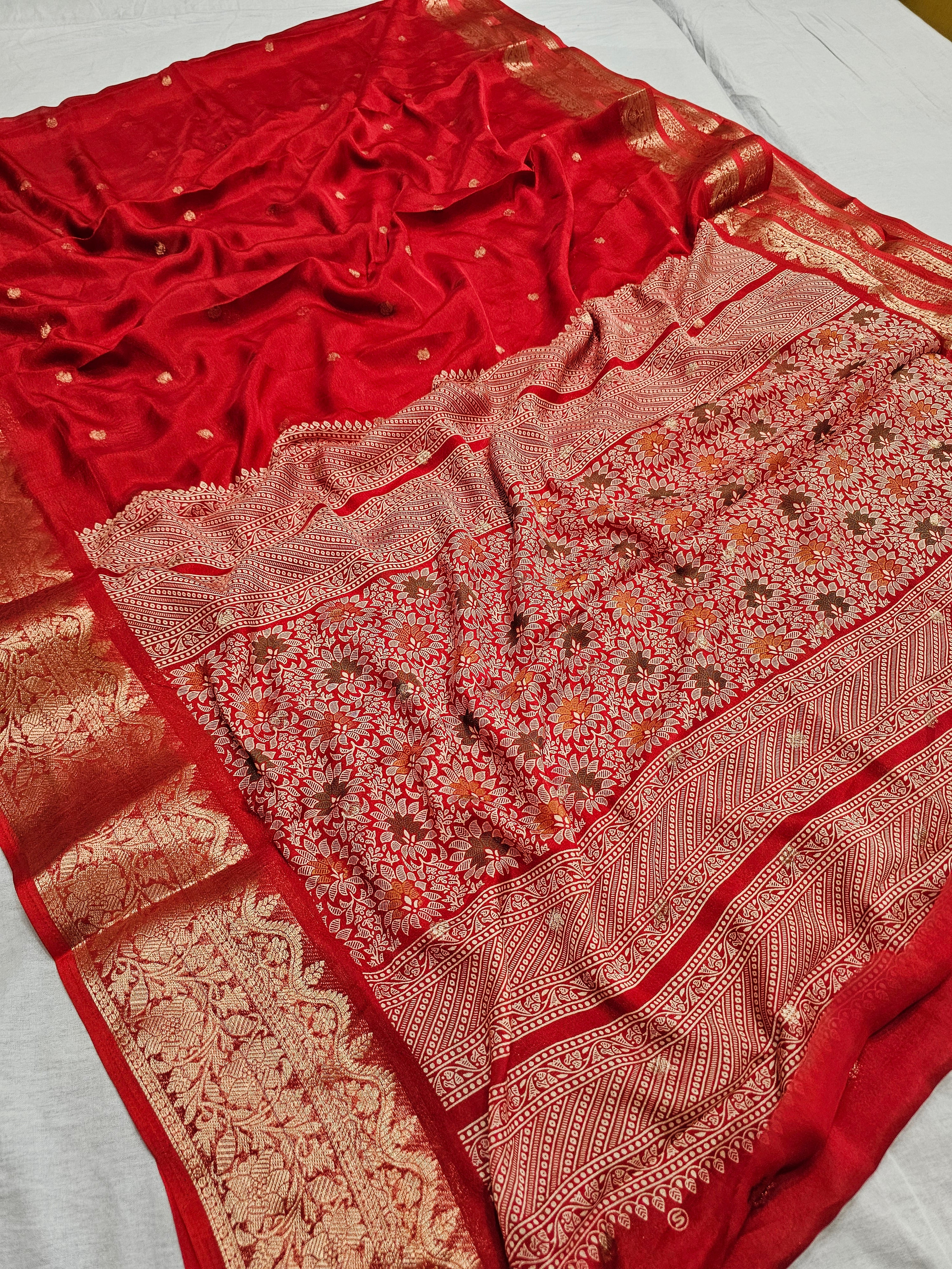 9234 Beautiful Soft Silk Zari Weaving Red Saree With Printed Pallu