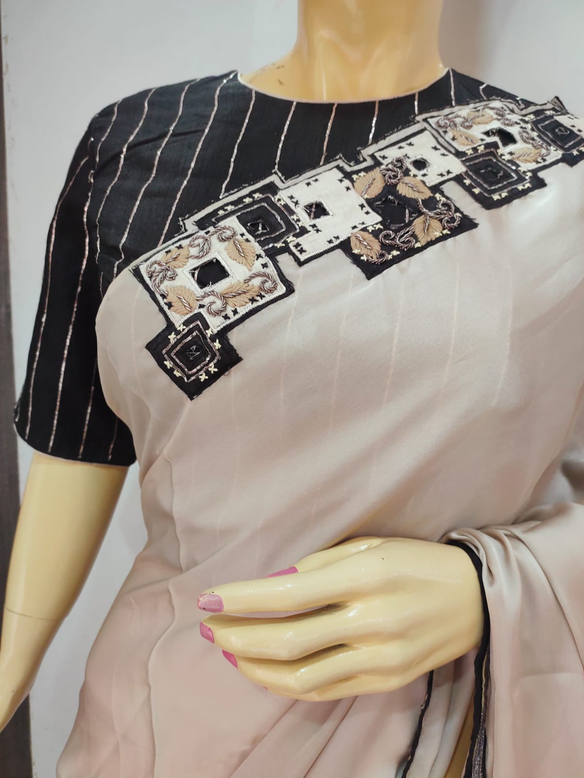 डिजाइनर पार्टी वियर क्रैप साड़ी 