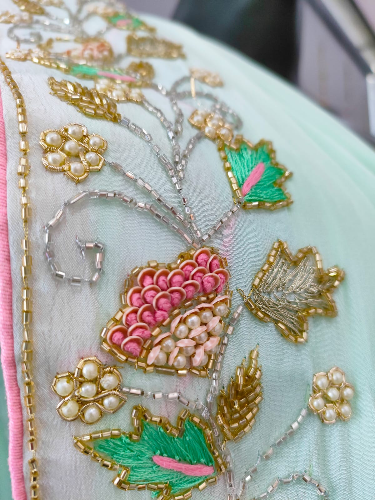 121004 सी ग्रीन डिज़ाइनर प्रिमम फुल हैंडवर्क साड़ी