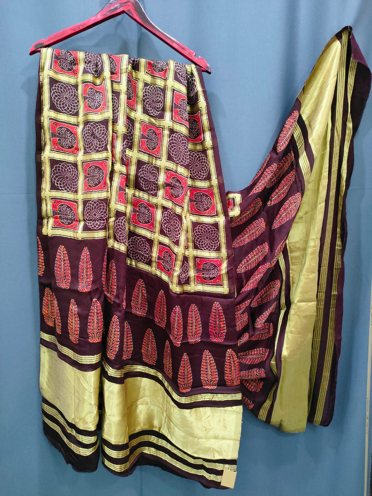 144011 शुद्ध मॉडल सिल्क अजरख दुपट्टा ज़री वर्क के साथ 