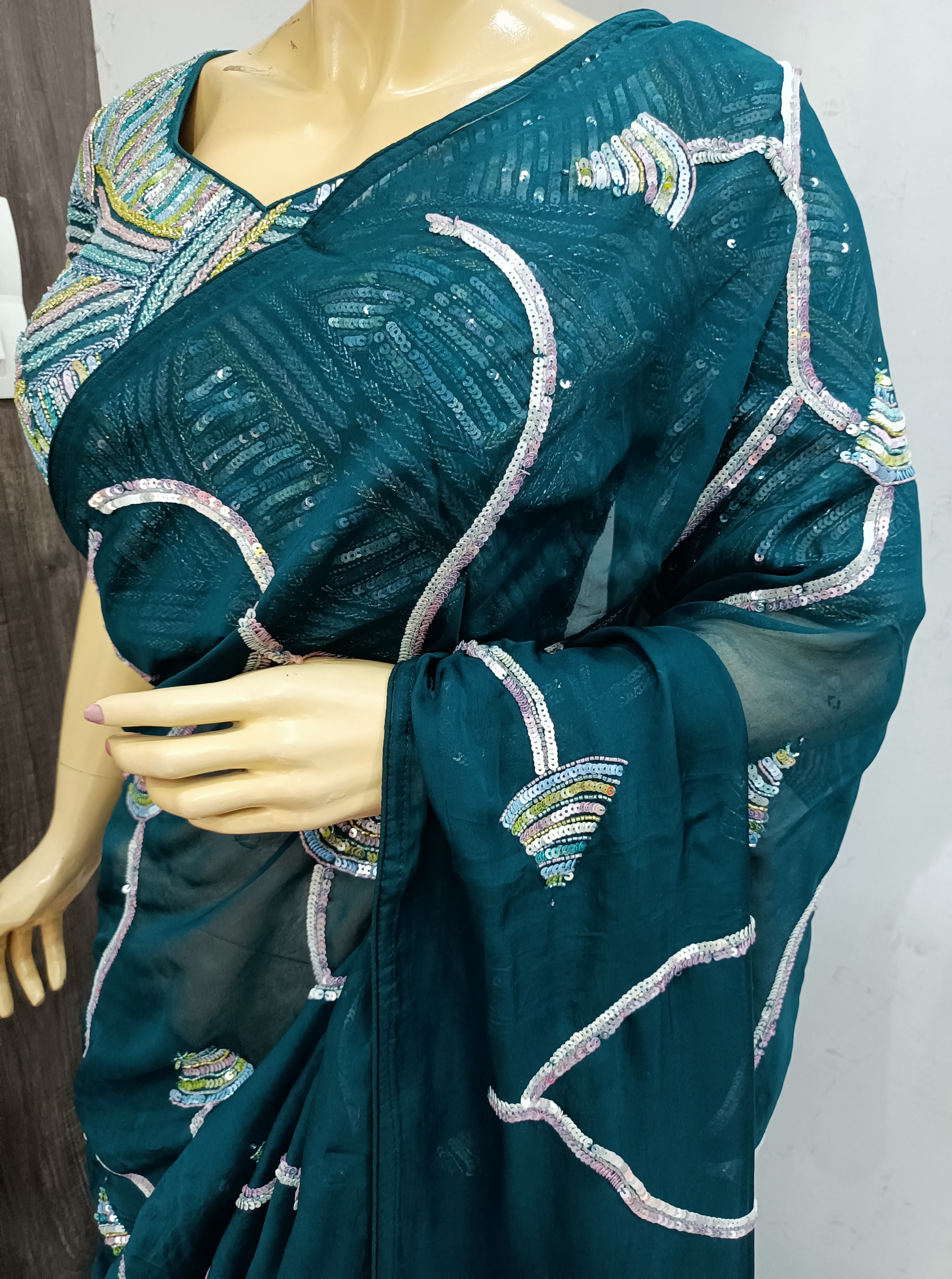 प्रीमियम डिज़ाइनर ऑर्गेना साड़ी