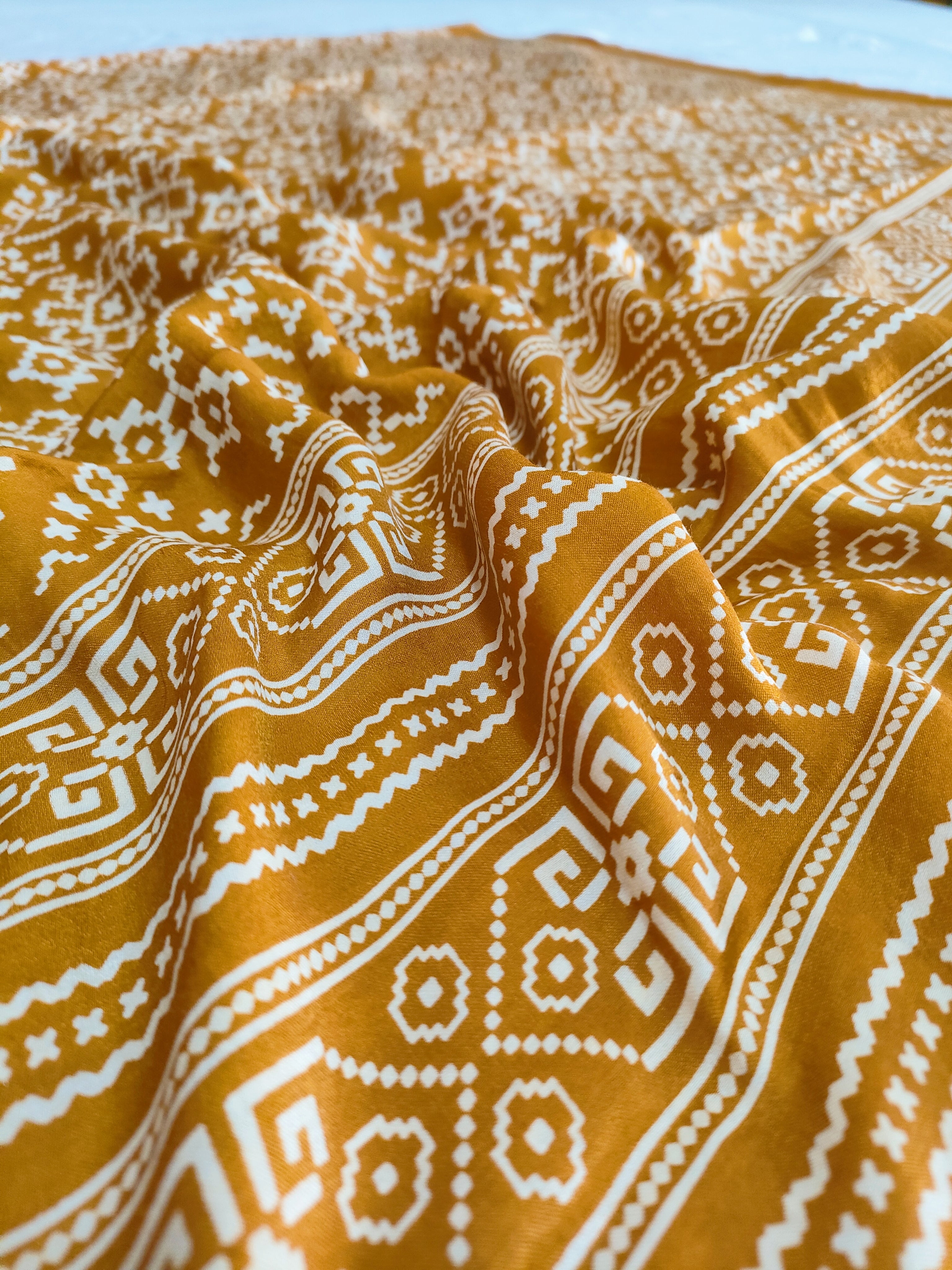 381003 शुद्ध गज्जी सिल्क पटोला दुपट्टा - सुनहरा पीला 