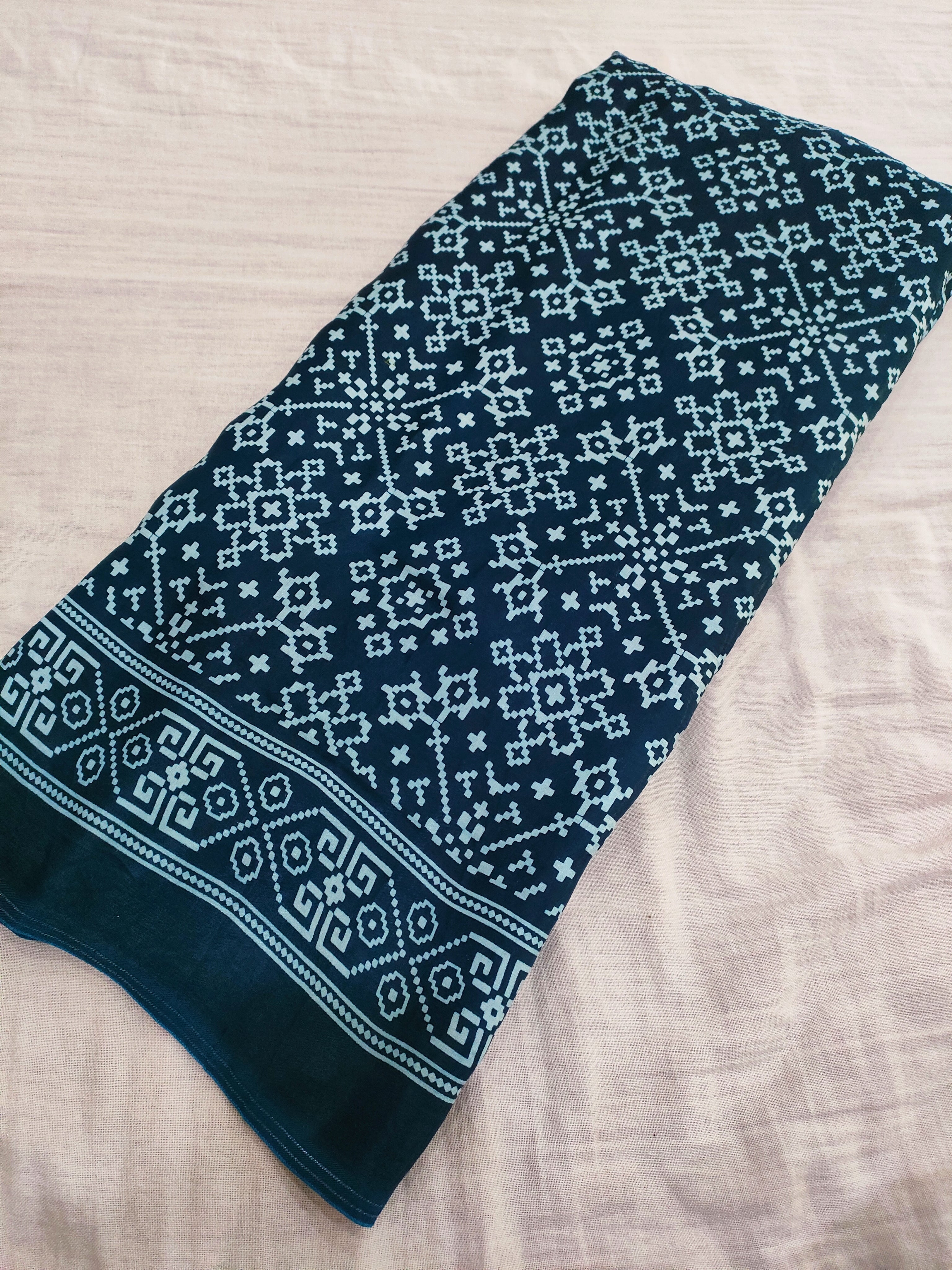 381003 शुद्ध गज्जी सिल्क पटोला दुपट्टा - नीला 