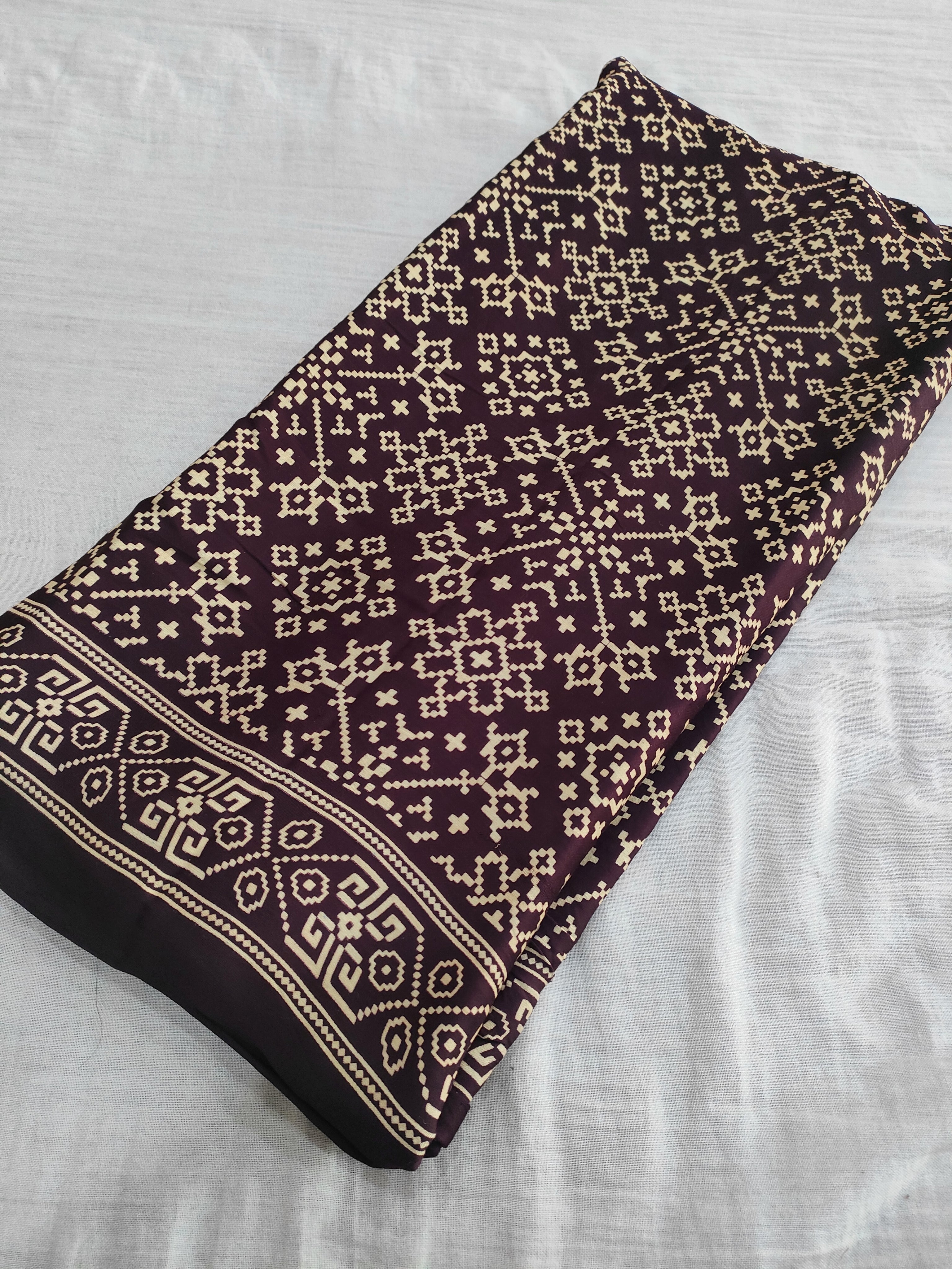 381003 शुद्ध गज्जी सिल्क पटोला दुपट्टा - डार्क वाइन 