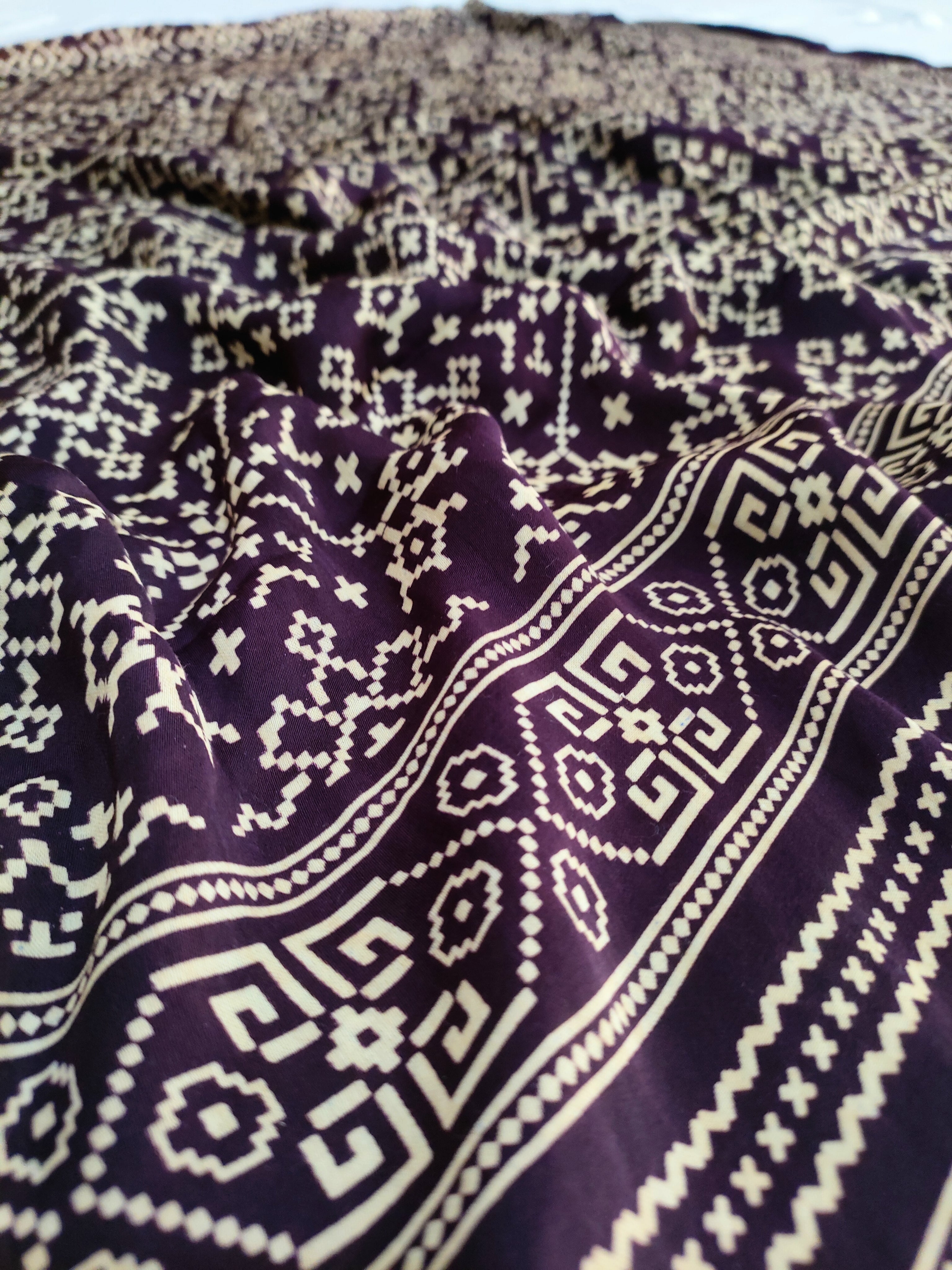 381003 शुद्ध गज्जी सिल्क पटोला दुपट्टा - डार्क वाइन 