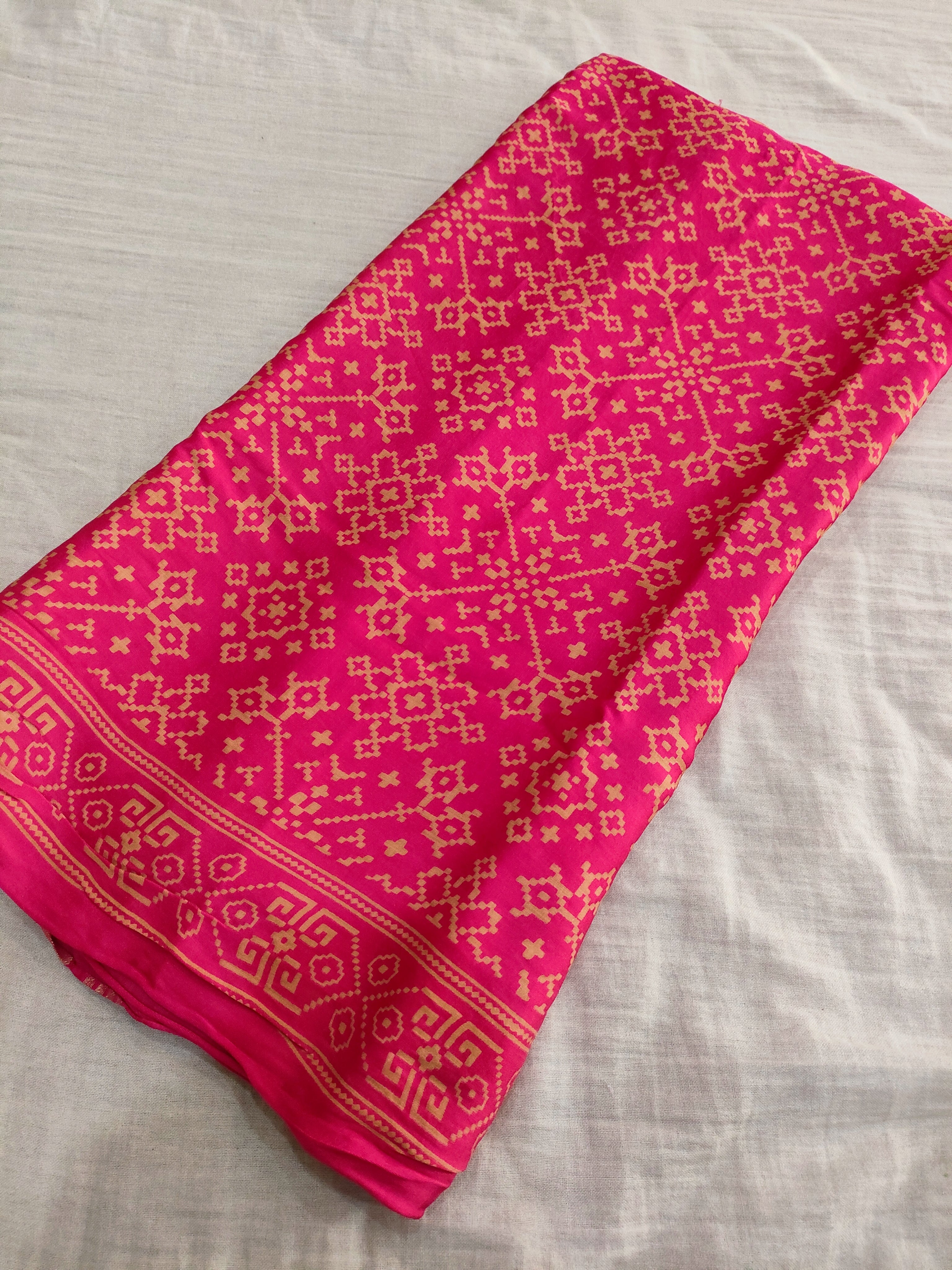 381003 शुद्ध गज्जी सिल्क पटोला दुपट्टा - रानी 