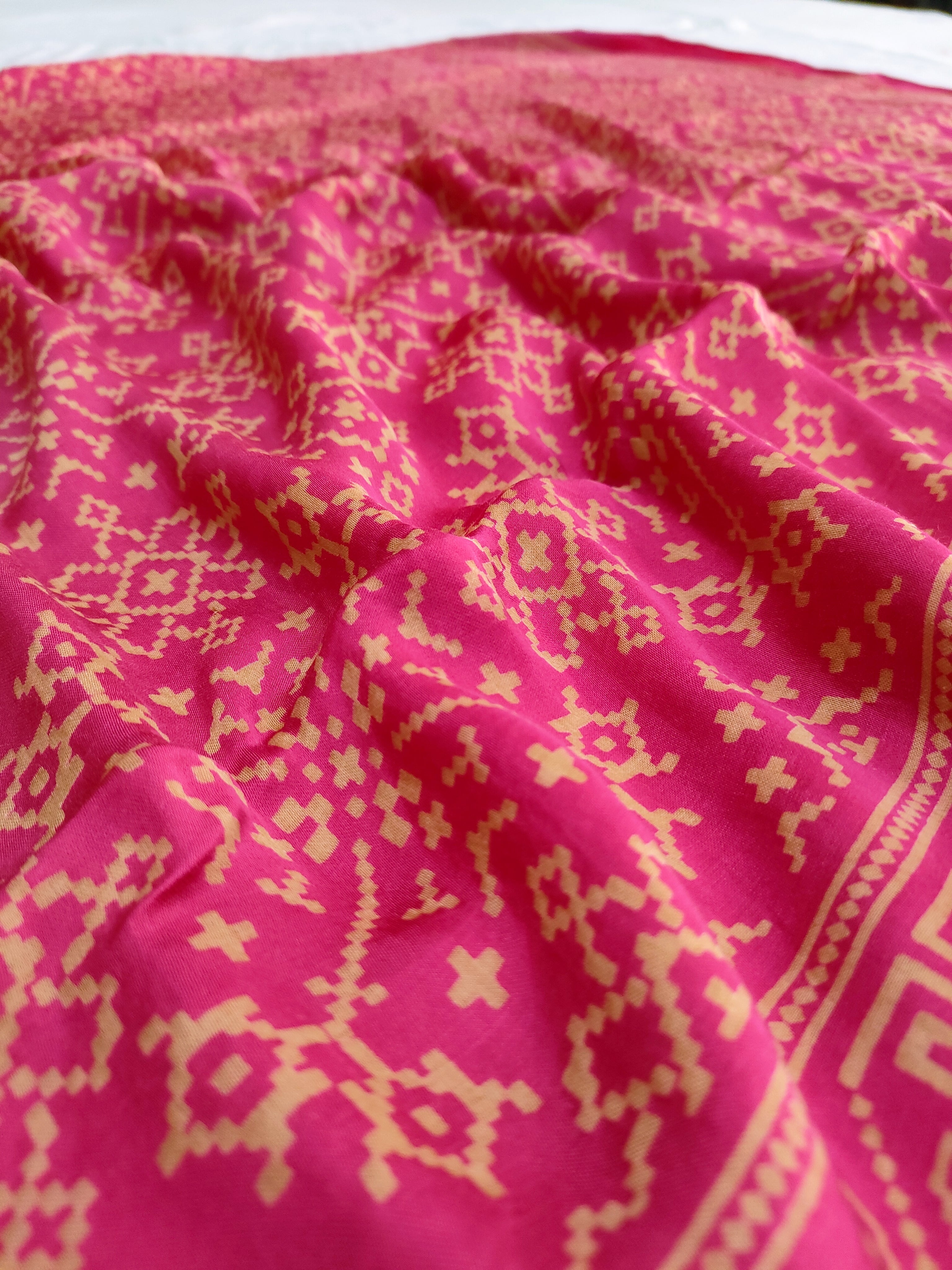 381003 शुद्ध गज्जी सिल्क पटोला दुपट्टा - रानी 